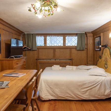 Faloria Studio Apartment Cortina d'Ampezzo Luaran gambar