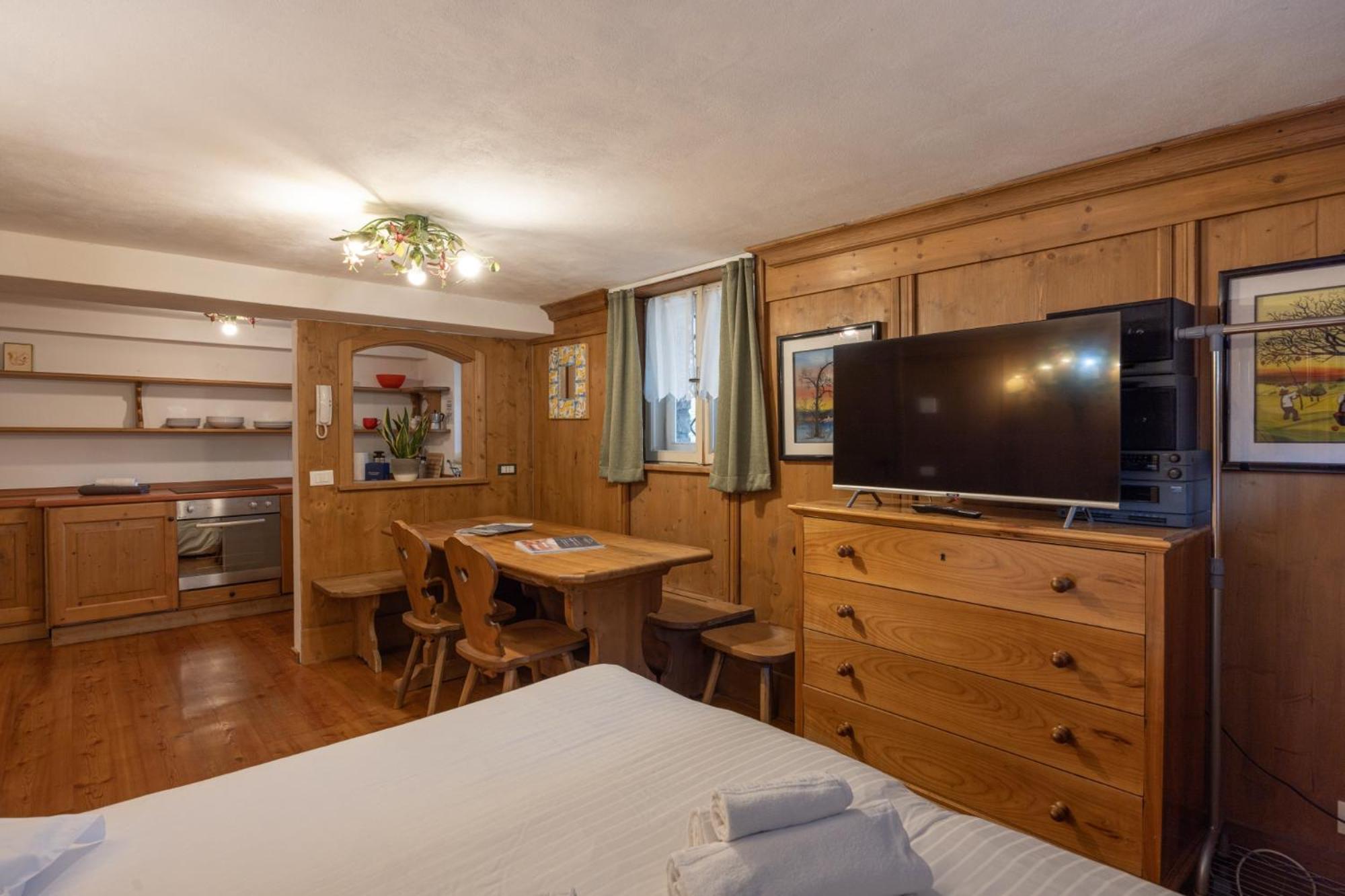 Faloria Studio Apartment Cortina d'Ampezzo Luaran gambar
