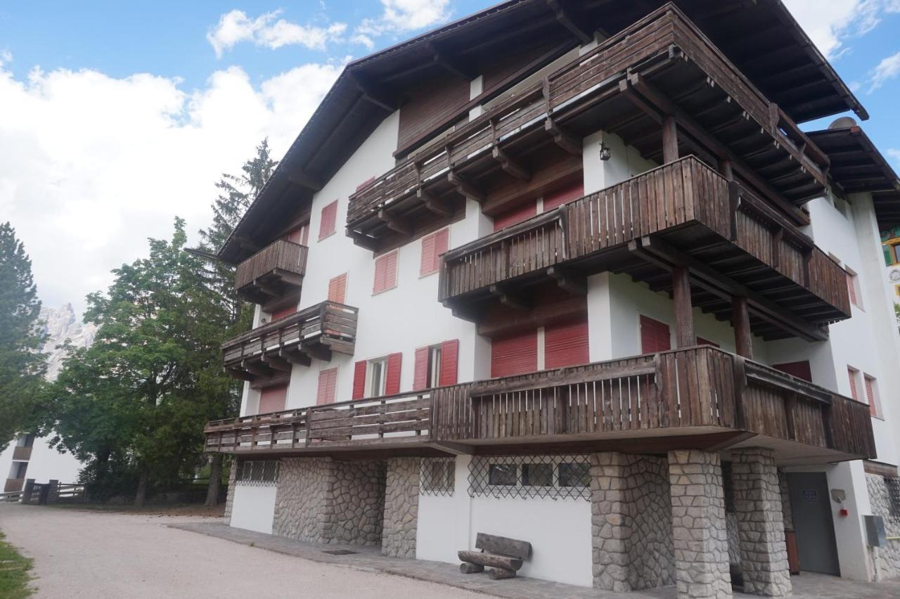 Faloria Studio Apartment Cortina d'Ampezzo Luaran gambar
